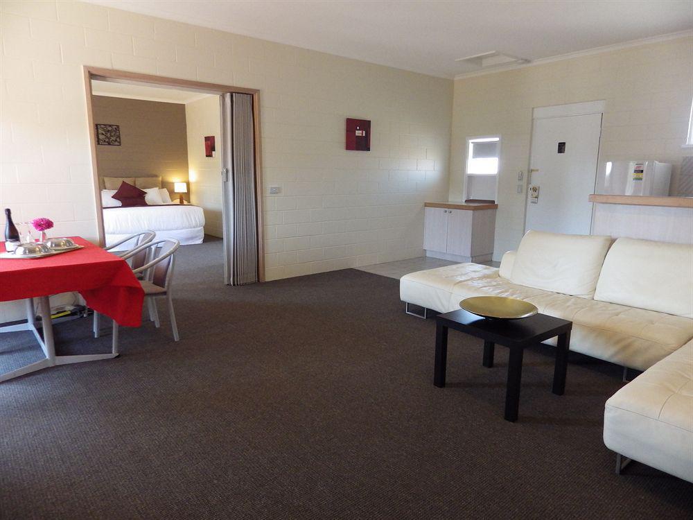 Comfort Inn & Suites King Avenue Sale Exterior photo